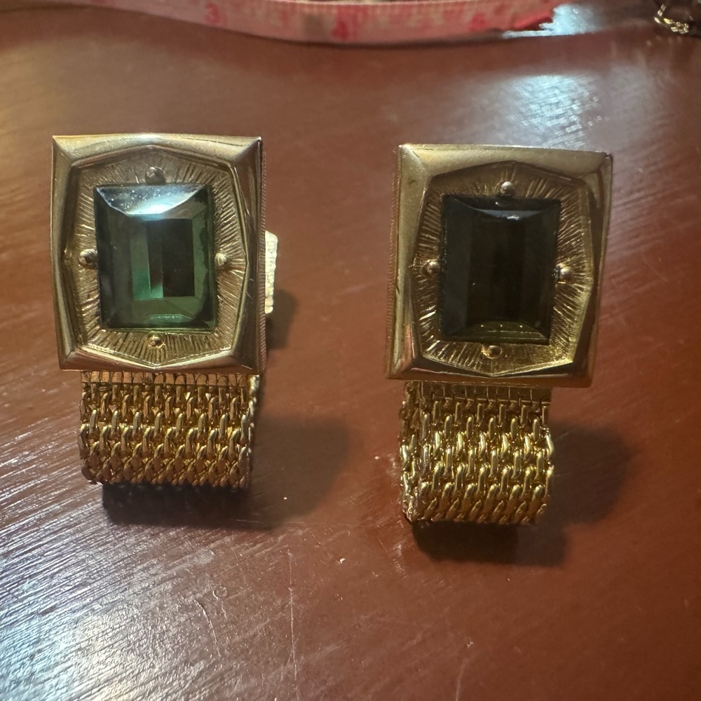 BEAUTIFUL PAIR OF SWANK cuff links and tie tac